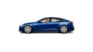 2021-tesla-model-s_100777926.jpg